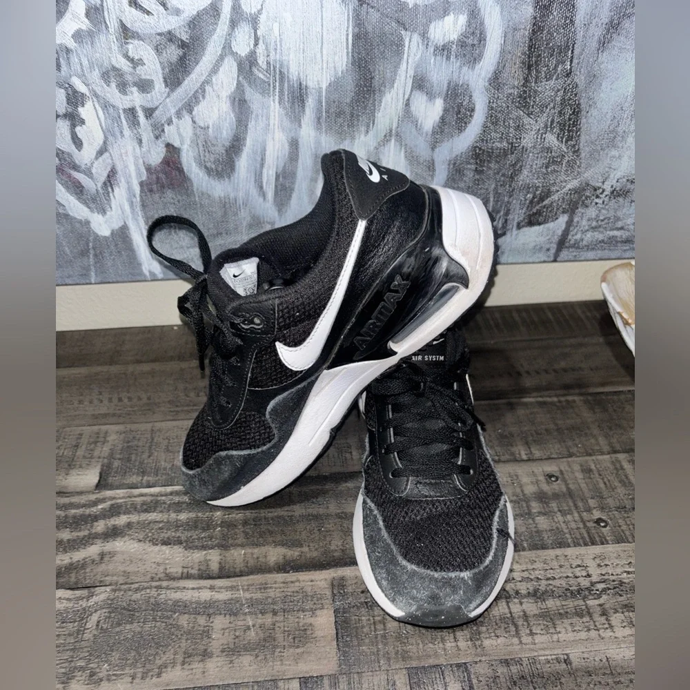 Nike Air Max SYSTM shoes SZ 7Y​